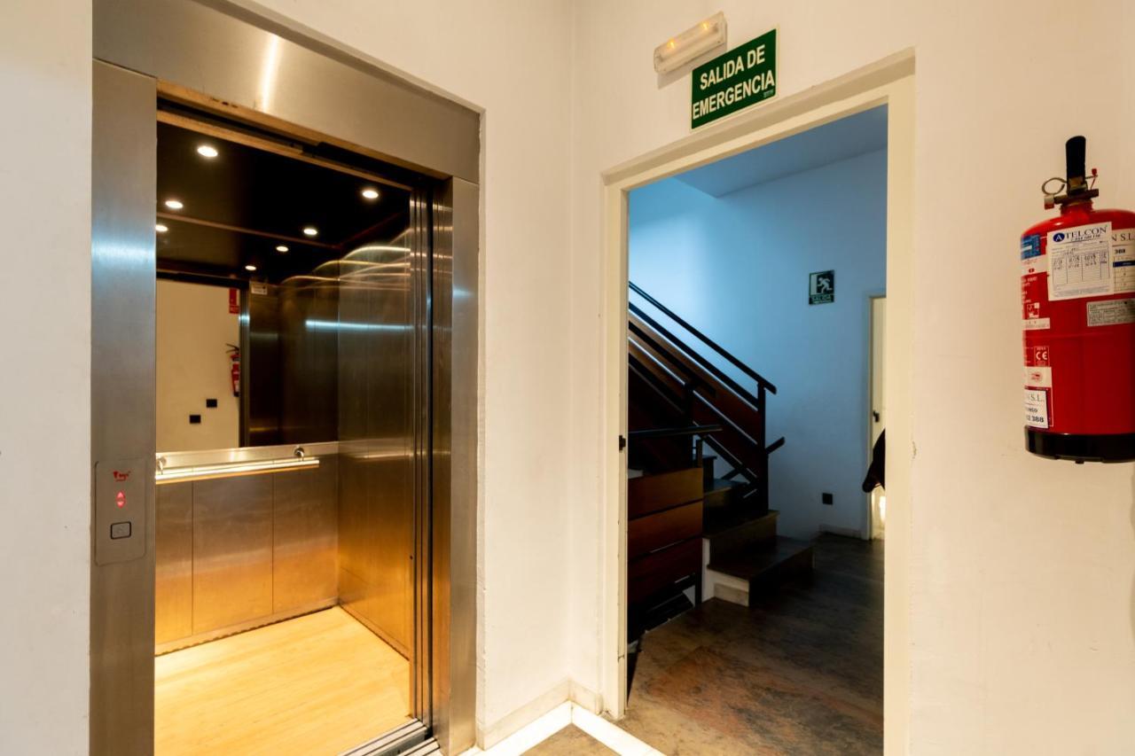 Cathedral Apartment, Upper Floor Apartment إشبيلية المظهر الخارجي الصورة